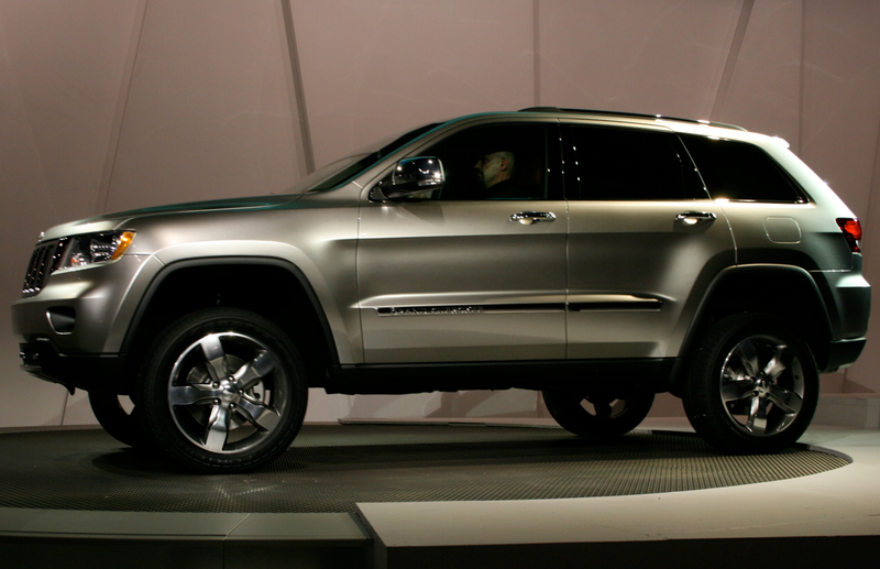 Illustration for article titled 2011 Jeep Grand Cherokee: Mercedes Chassis Meets Hemi Power